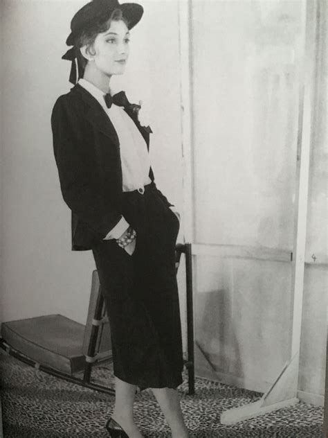 chanel suit 1954